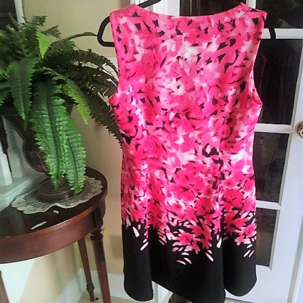 Peter Nygard Dress Like New 10P - Picture 2 of 4